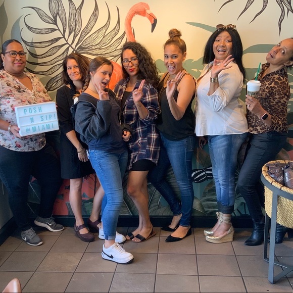 CLOSET CLOSING TEMPORARILY : ALL MUST GO! - Picture 6 of 7